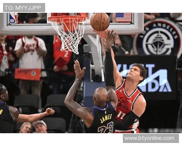 洛城德比即将来袭快船小卡状态良好湖人博格丹出战存疑