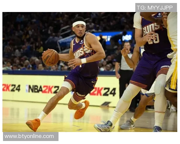 布克本赛季表现惊艳场均30分助力球队争冠梦想